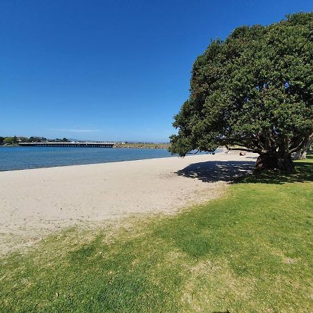 Tauranga - Big, Beautiful Villa On The Water! Экстерьер фото