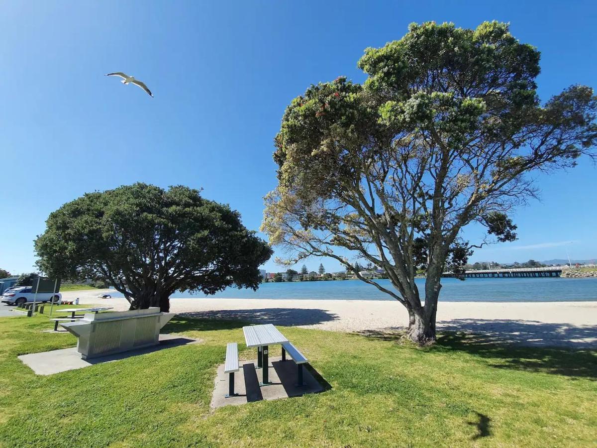 Tauranga - Big, Beautiful Villa On The Water! Экстерьер фото
